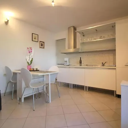 Pineta 1 Mit Terrasse In Strandnaehe * Πόρετς