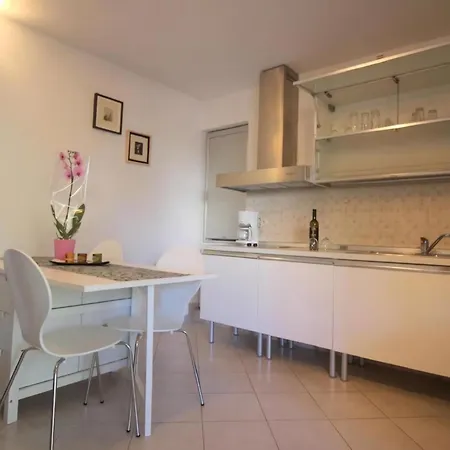 Διαμέρισμα Pineta 1 Mit Terrasse In Strandnaehe Πόρετς