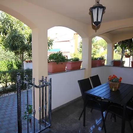 Apartment Pineta 1 Mit Terrasse In Strandnaehe *