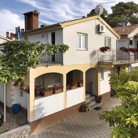 Pineta 1 Mit Terrasse In Strandnaehe Apartment *