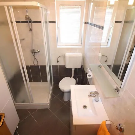 Apartment Pineta 1 Mit Terrasse In Strandnaehe Porec